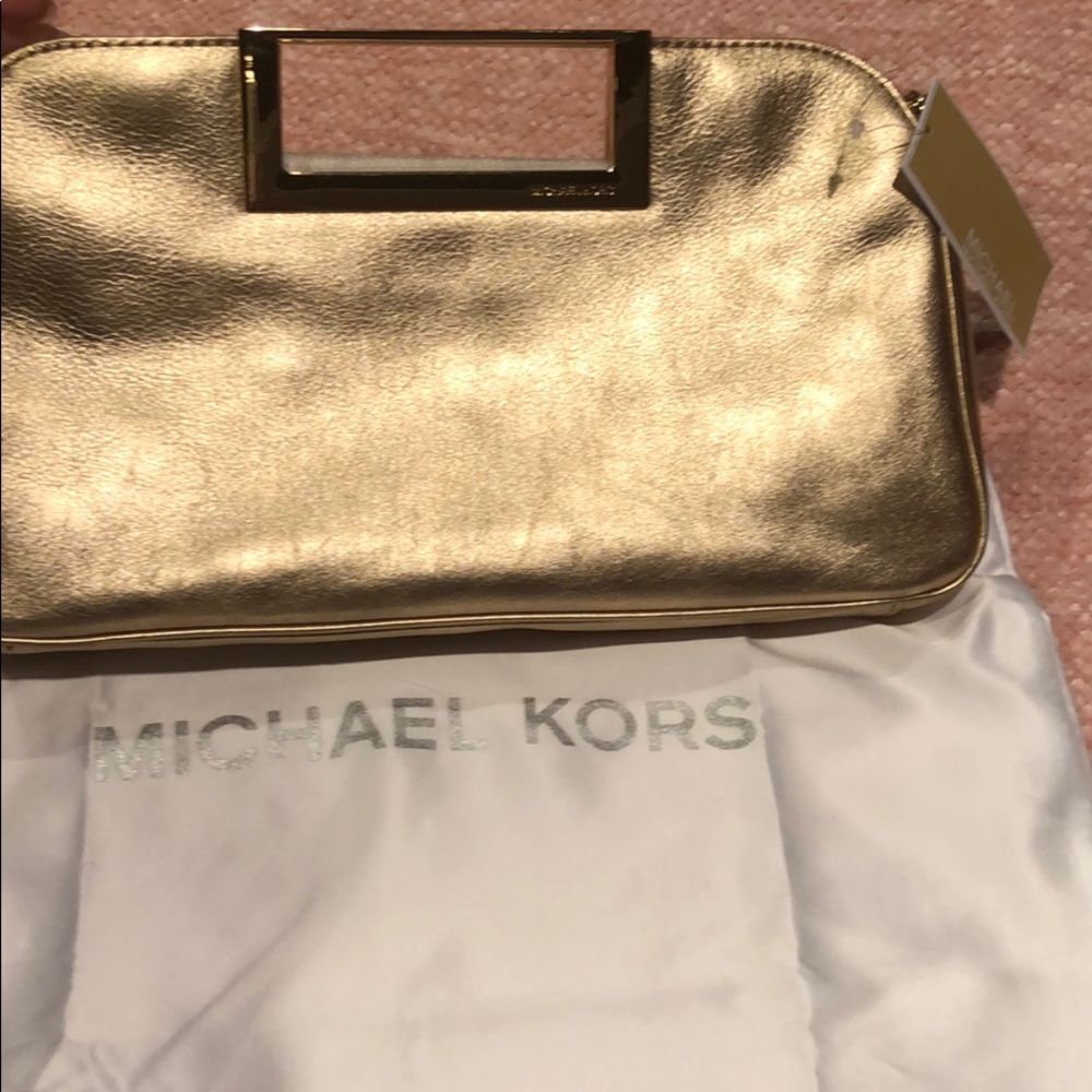 Michalel kors clutch